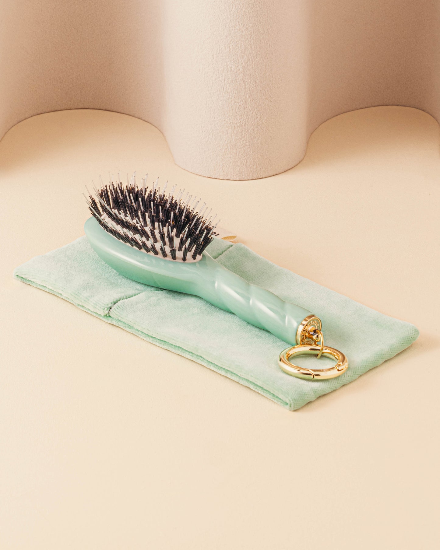 Limited Edition Lagoon Blue N.02 The Micro Care & Detangling Hairbrush The Essential
