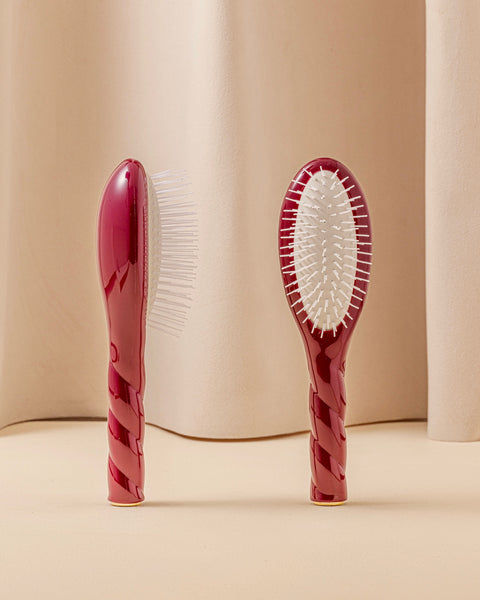 N.07 The Small Stimulating & Detangling HairBrush The Intense Cherry Red - Image 1