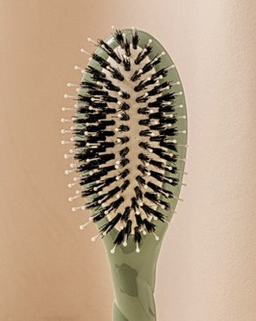N.03 La Petite Brosse Cuir Chevelu Sensible l'Indispensable Douceur Vert Amande