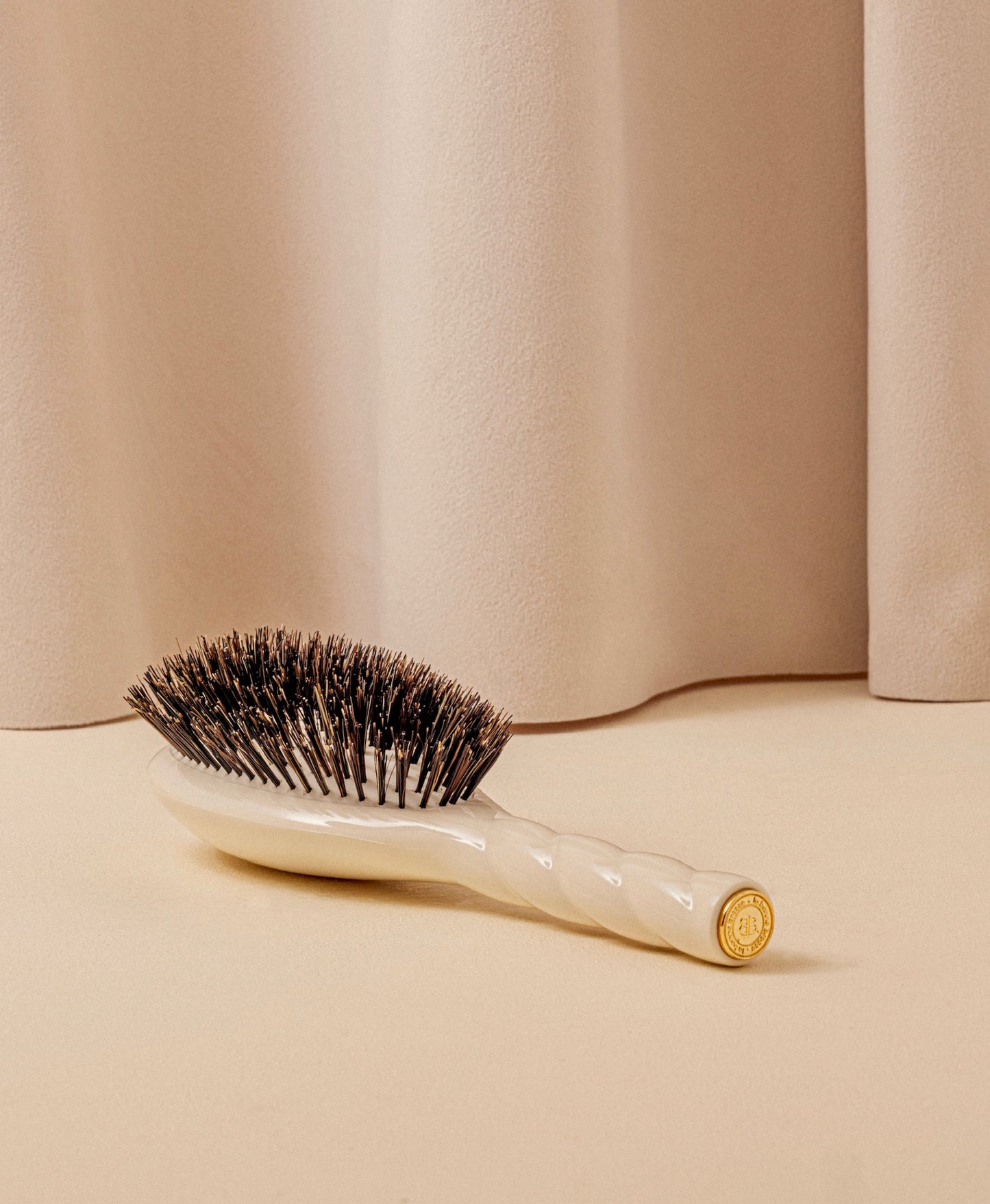 N.01 Die universelle weiße Creme-Glanz- und Pflegebürste