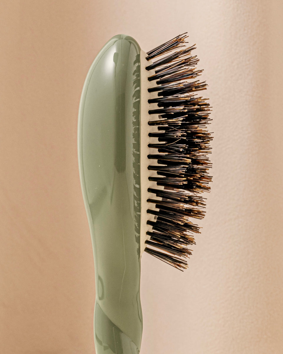 N.01 The Small Shine & Care HairBrush The Universal Almond Green