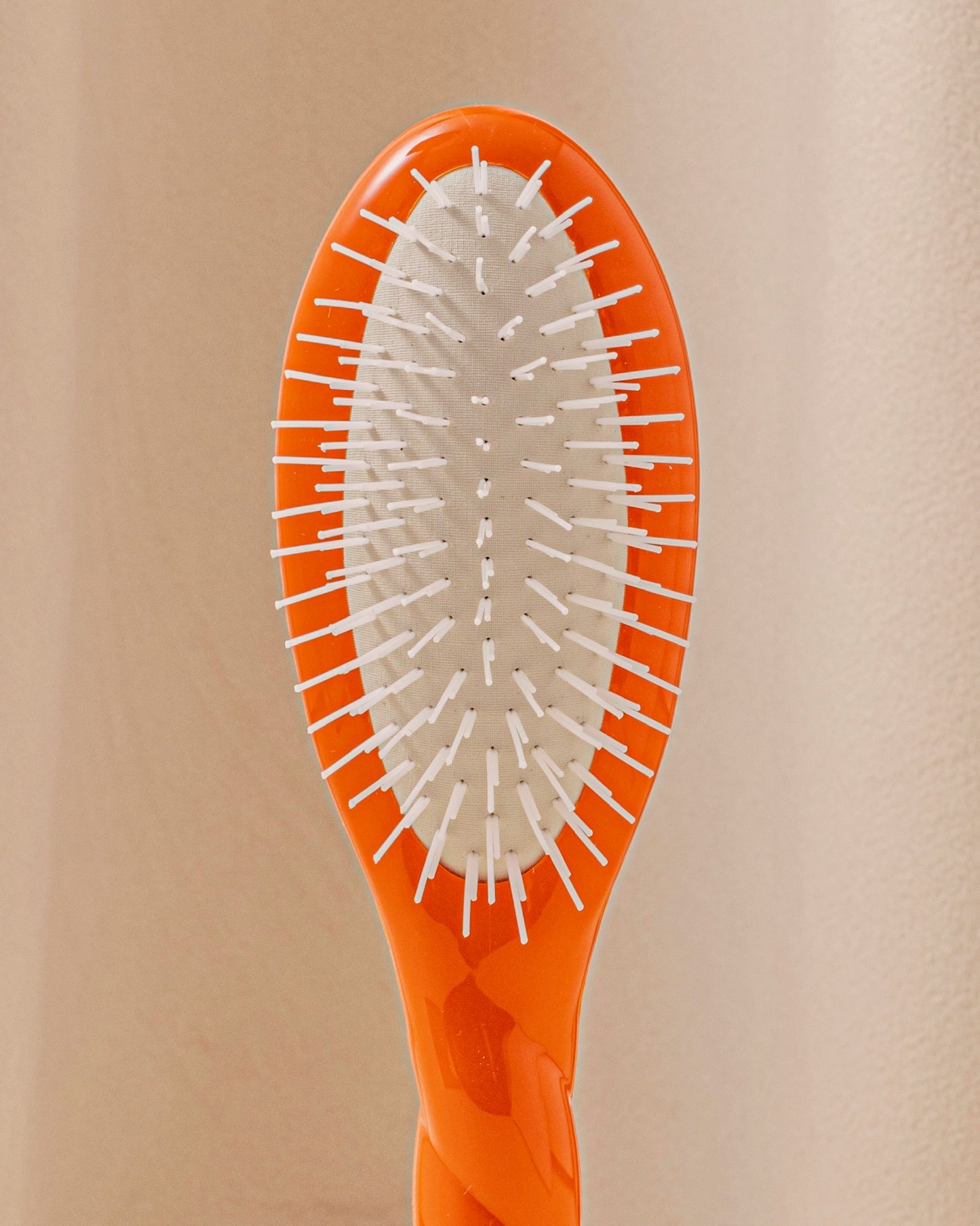 Limited Edition N.07 The Small Detangling & Stimulating Brush Intense Orange Seventies