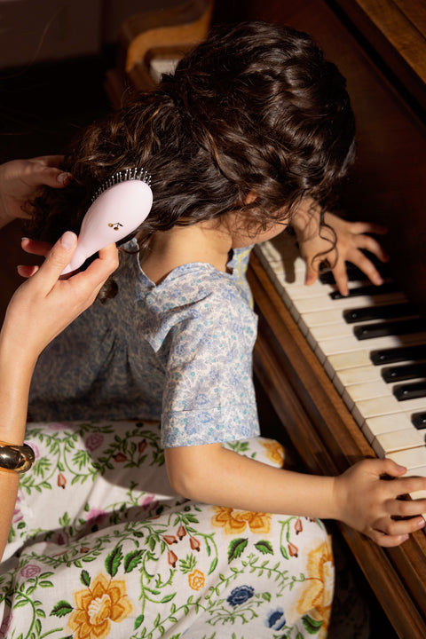 La Bonne Brosse x Bonpoint N.04 The Small Pink Lilac Children's Brush and its Free Pouch - Image 2