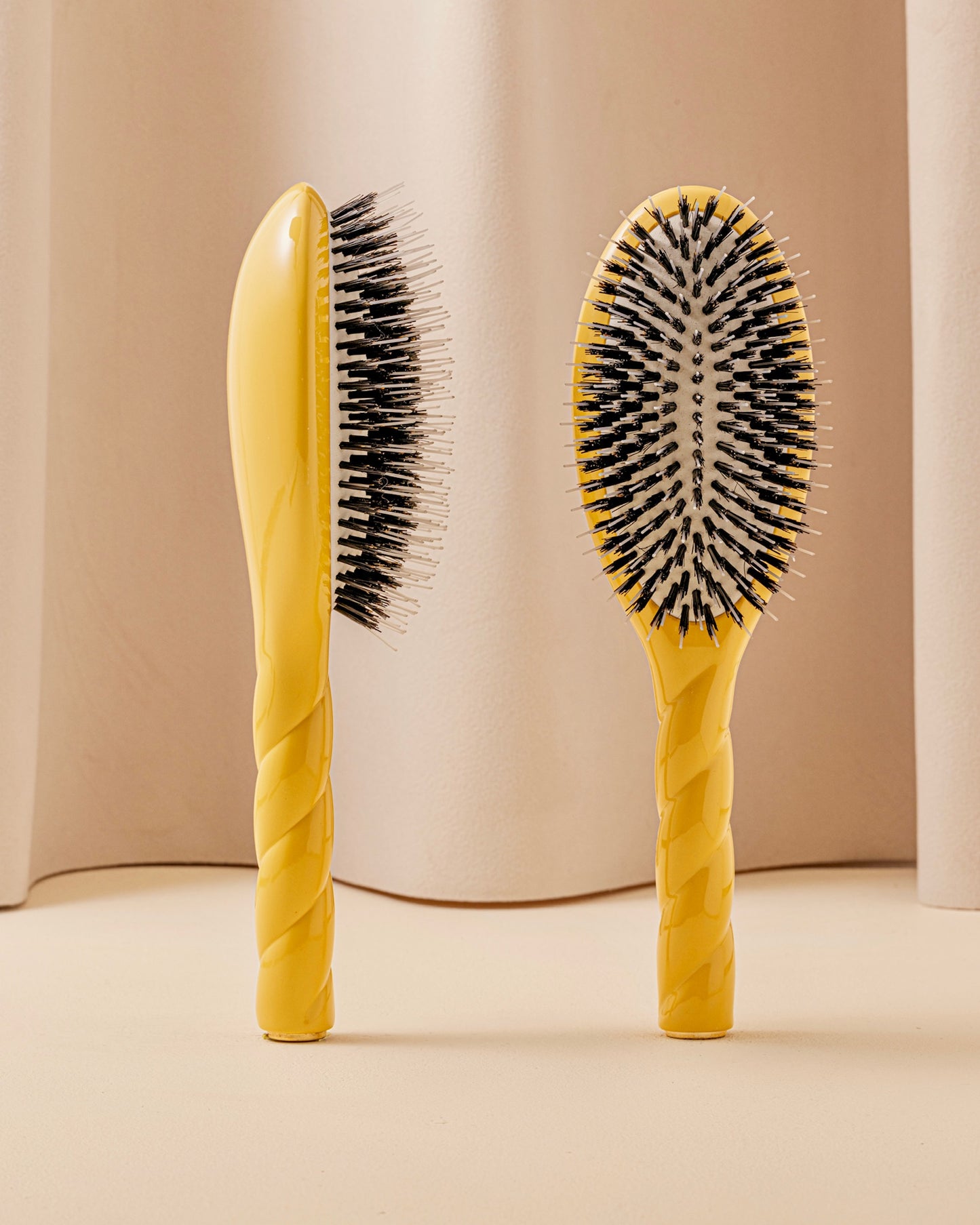 N.02 The Care & Detangling HairBrush The Essential Saffron Yellow
