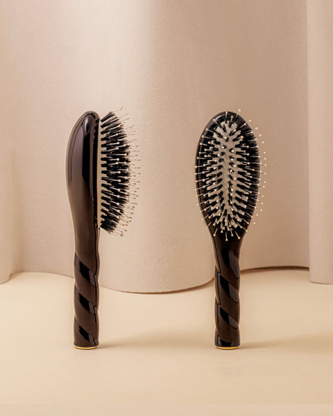 Black Édition N.03 La Petite Brosse Cuir Chevelu Sensible l'Indispensable Douceur - Image 1