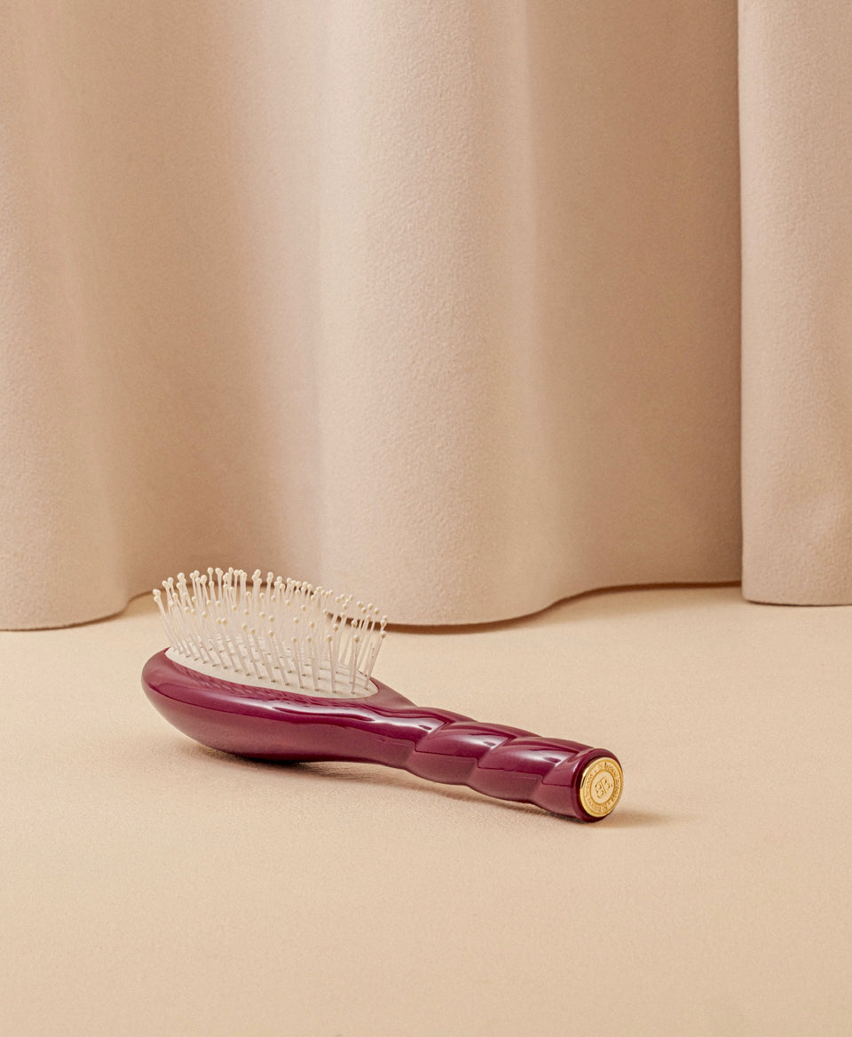 N.04 La Piccola Il Miracolo Districante e Vegan Spazzola Rosso Ciliegia