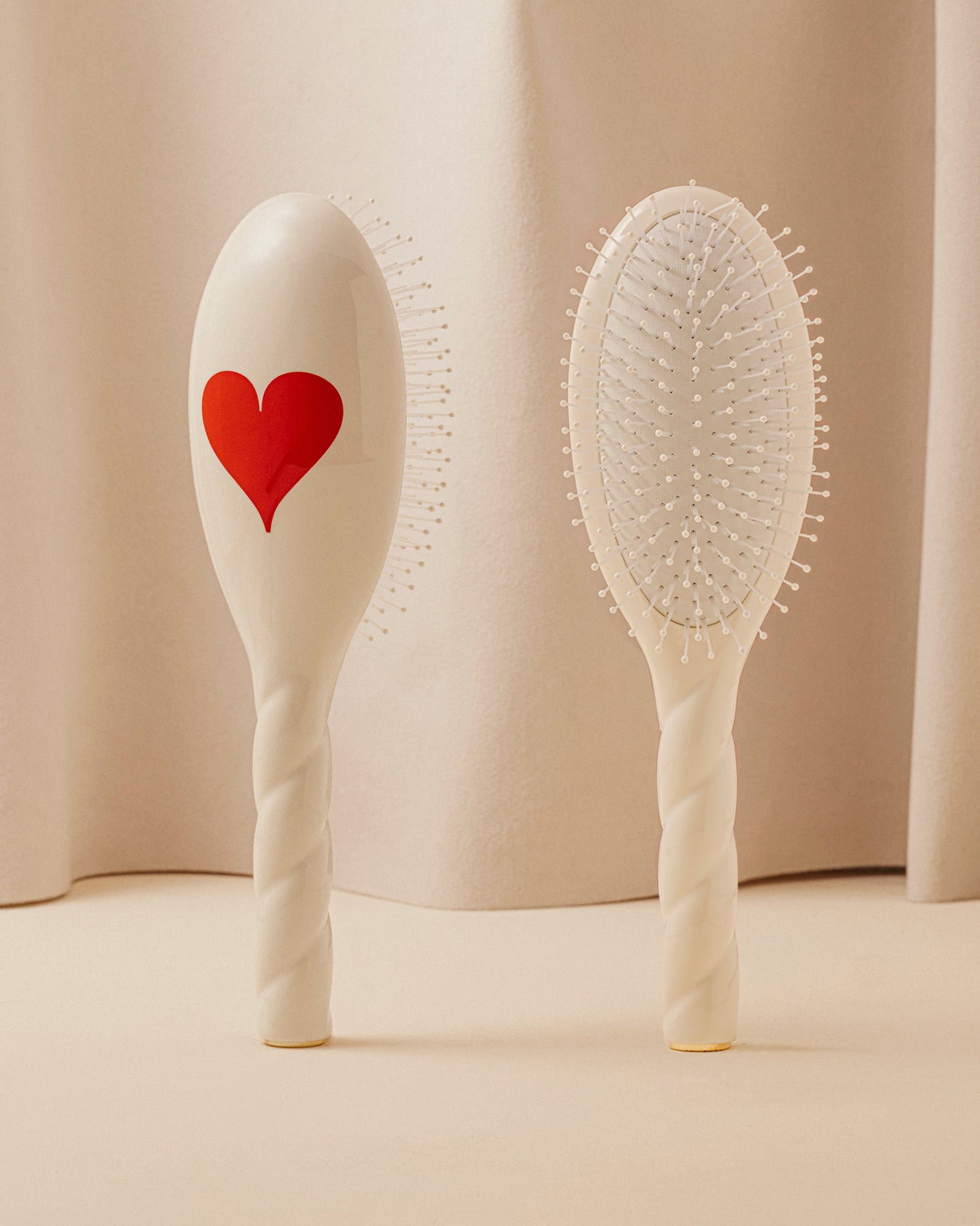 Duo: La Bonne Brosse and its Limited Edition Queen of Hearts Comb