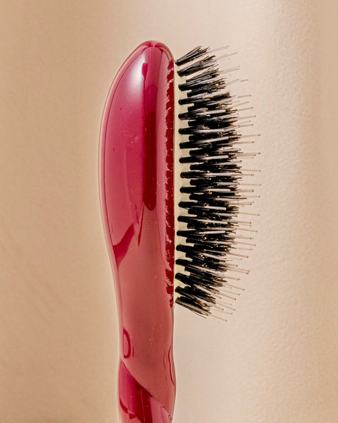 N.02 The Small Care & Detangling HairBrush The Essential Cherry Red  - Image 3