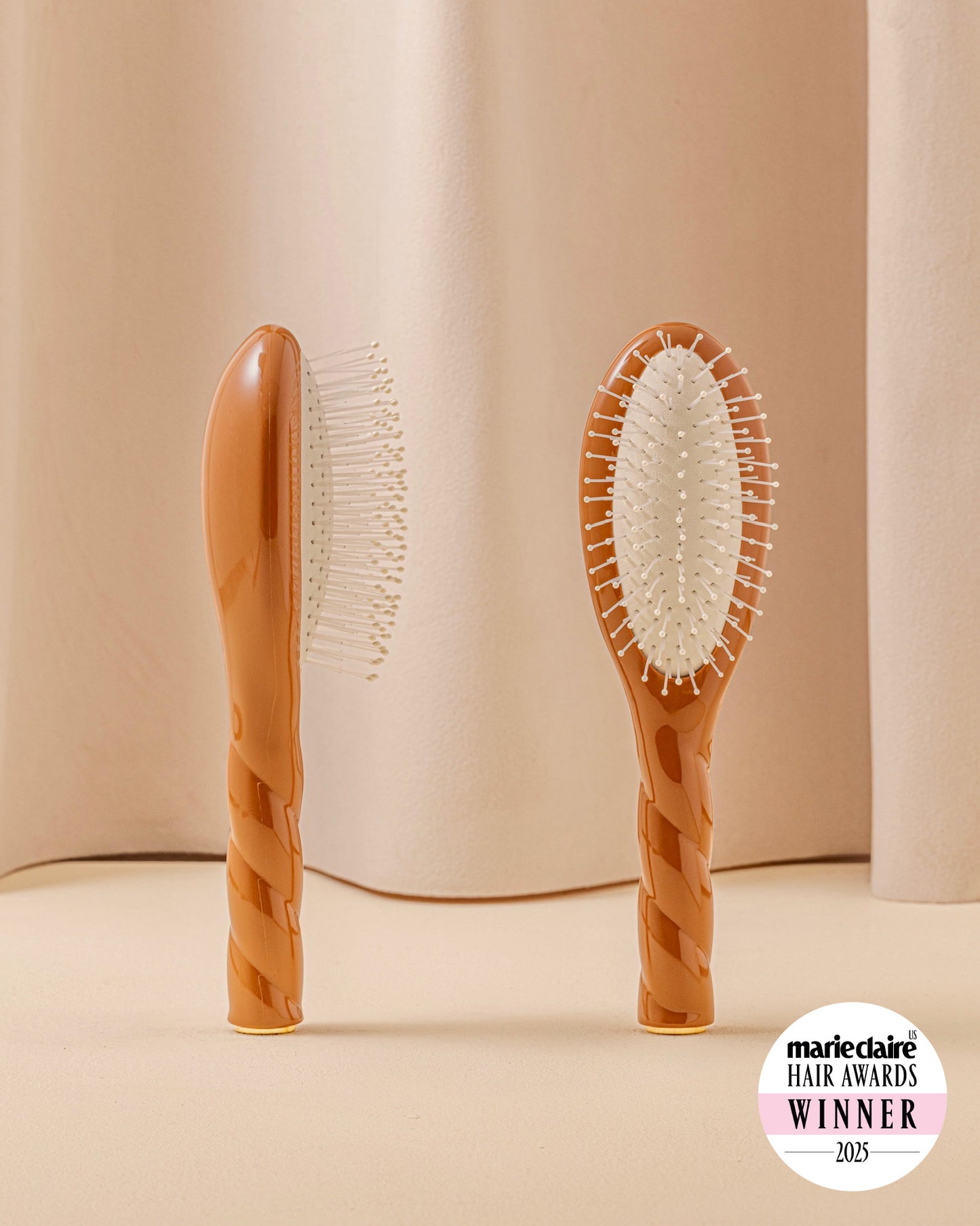 N.04 The Small Massaging Detangling Hair Brush The Miracle Terracotta