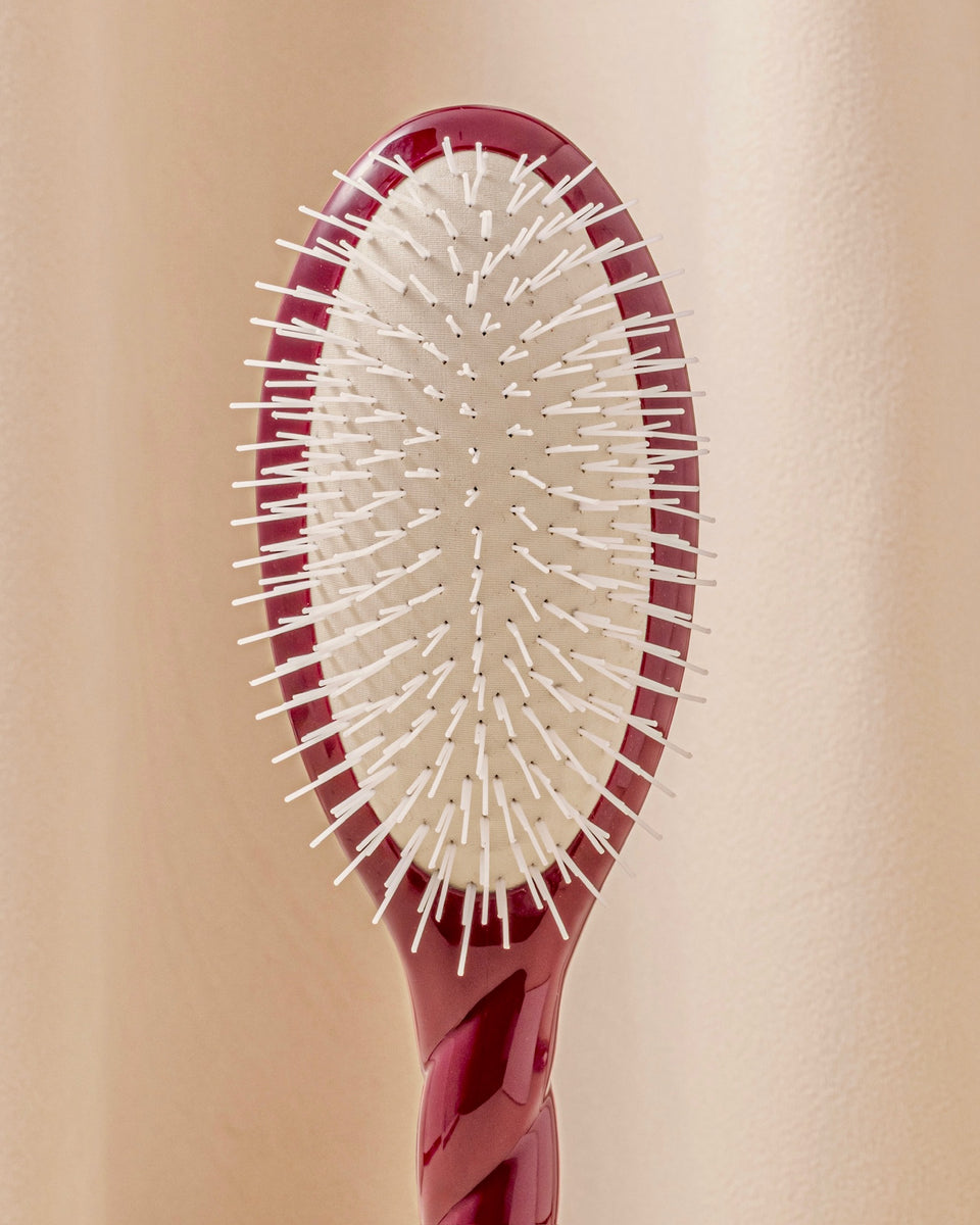 Trio: La Bonne Brosse, il suo Pettine e la sua Pochette Rosso Ciliegia