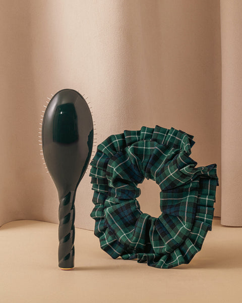 Duo : La Petite Brosse Vert Émeraude et son Chouchou Tartan - Image 1