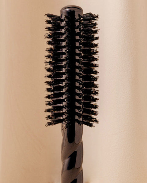 Black Edition N.05 El Cepillo Redondo de Brushing Volumen y Estilo
- Image 1