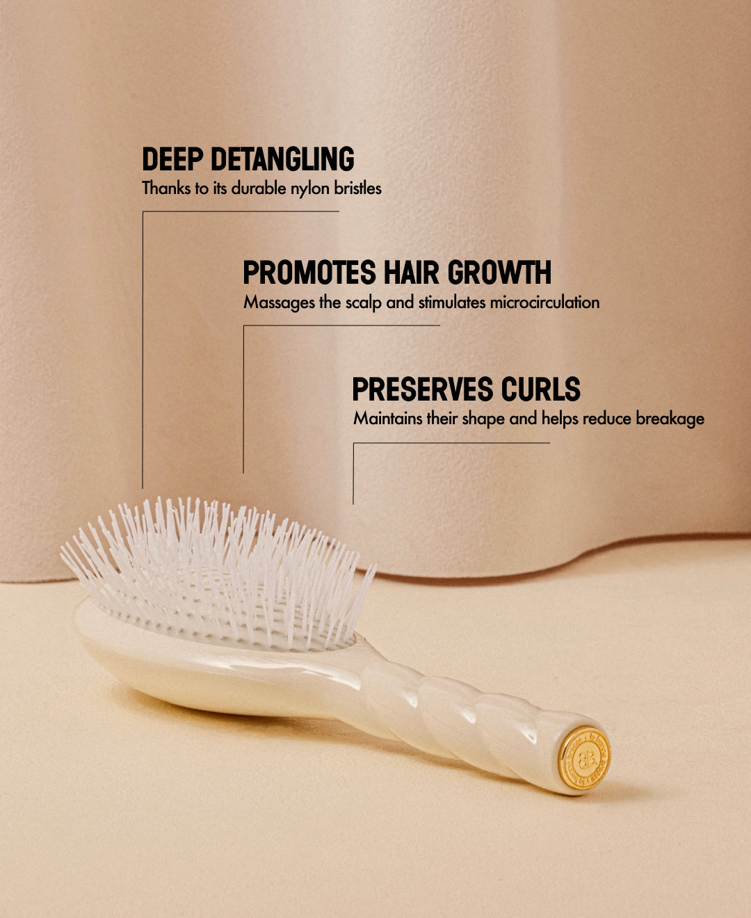 N.07 The Stimulating & Detangling HairBrush The Intense Cream White