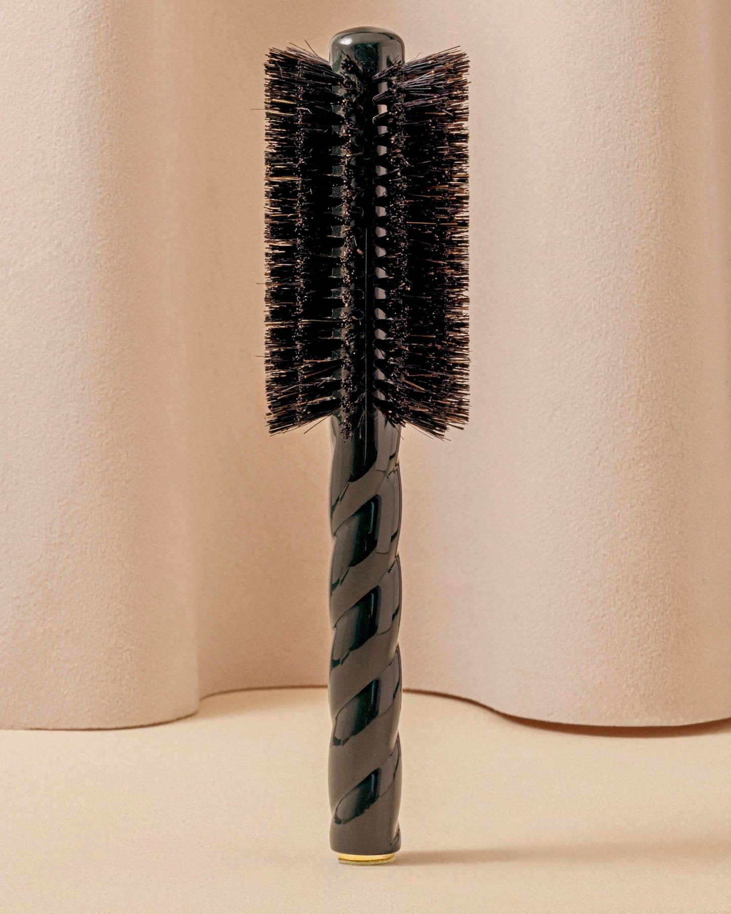 N.08 The Round Brush Length & Movement Emerald Green