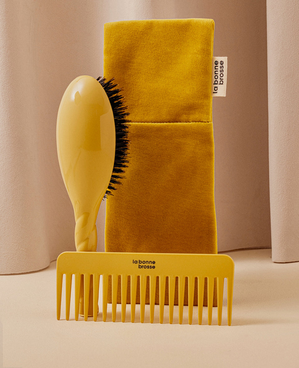 Trio : La Bonne Brosse, son Peigne et sa Pochette Jaune Safran