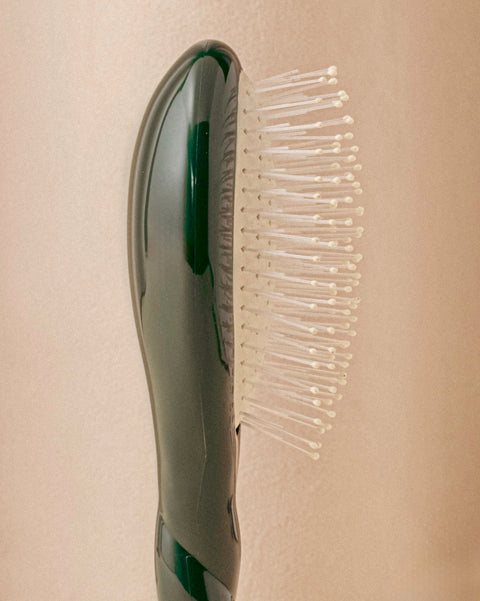 N.04 The Small Miracle: Detangling & Vegan Brush Emerald Green - Image 3