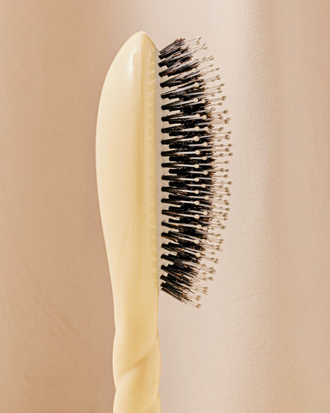 N.03 La Brosse Cuir Chevelu Sensible l'Indispensable Douceur Ivoire Cair - Image 3