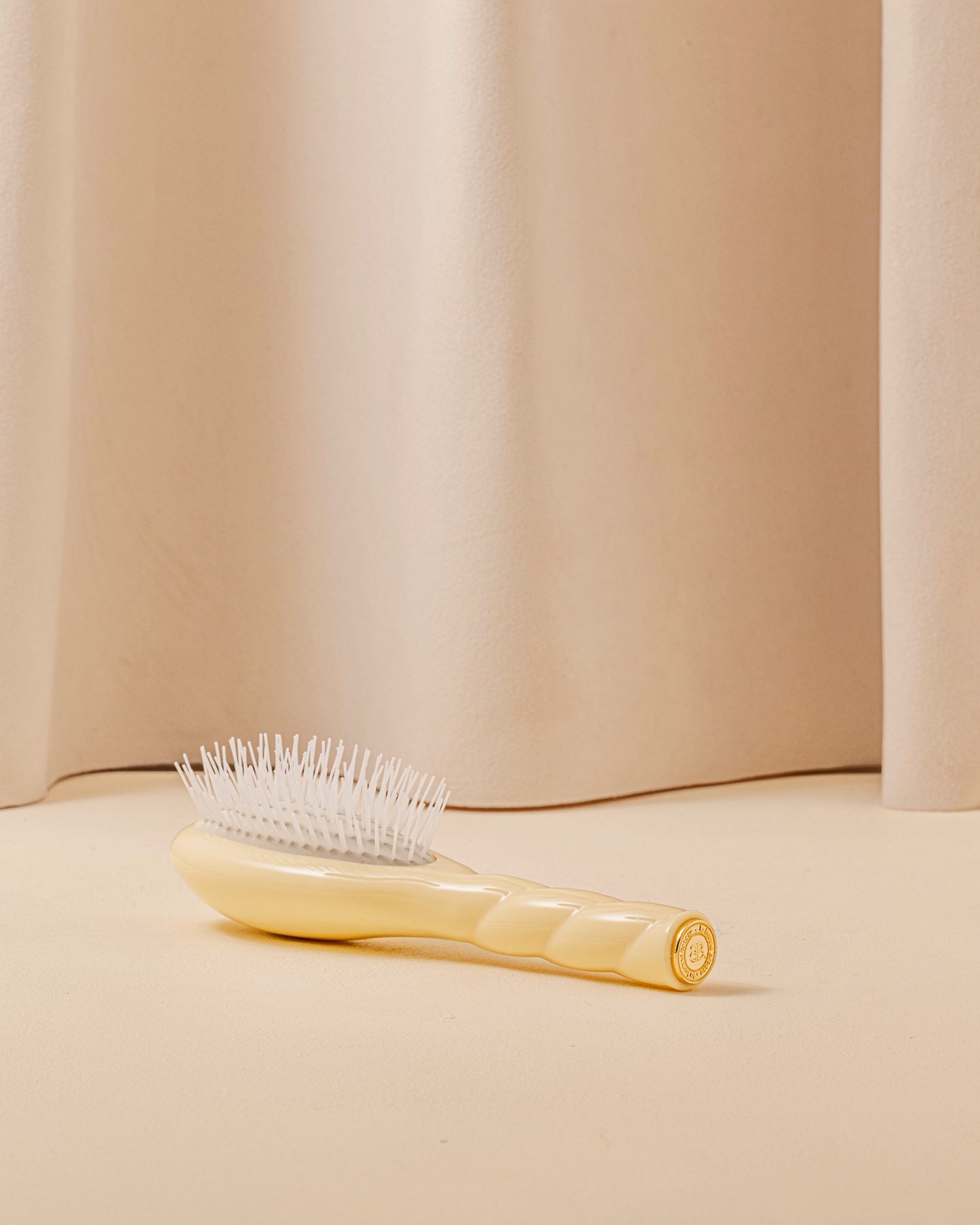 N.07 La Petite Brosse Démêlante & Stimulante l'Intense Ivoire Cair
