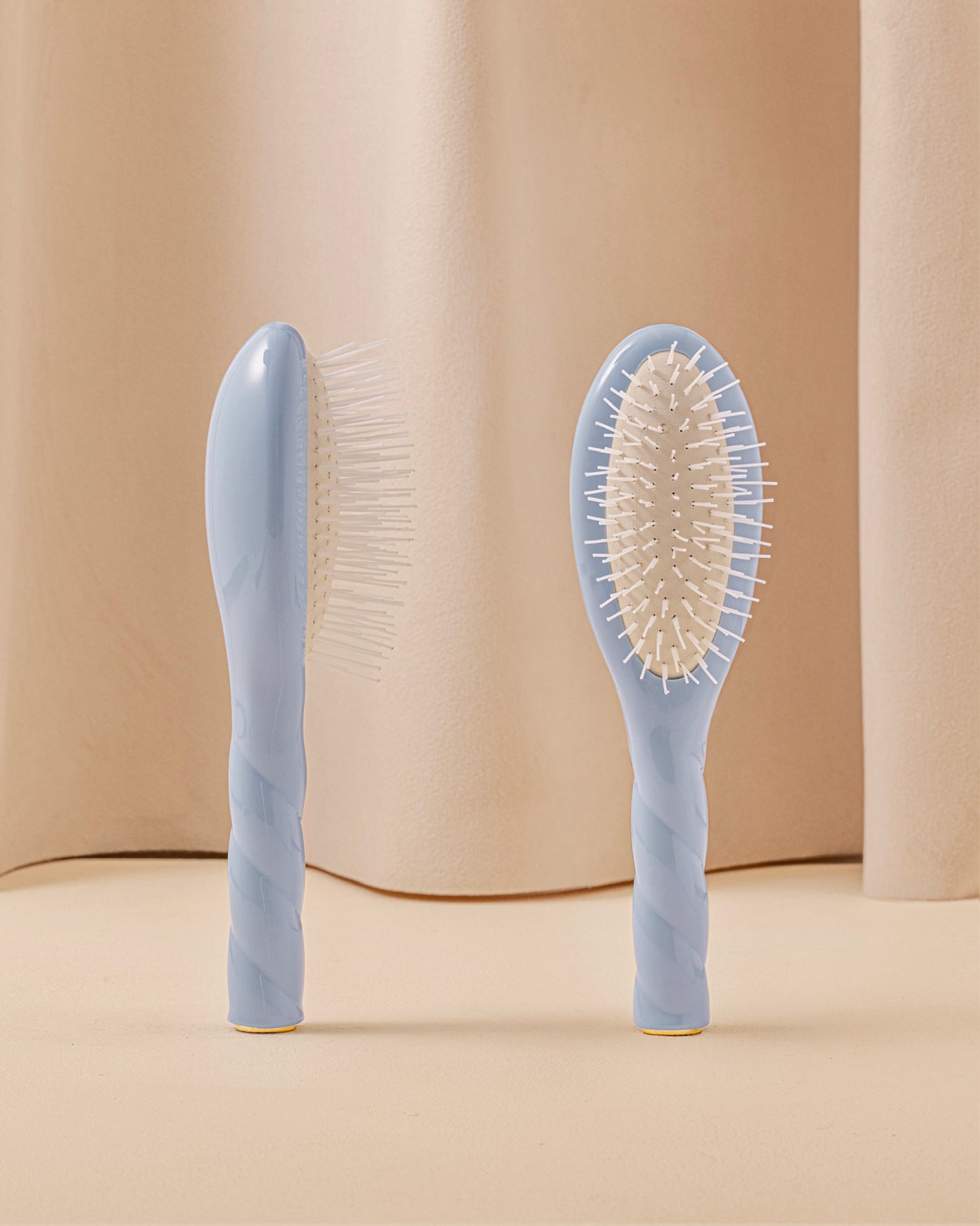 Duo: La Piccola Spazzola e la sua Pochette Azzurro Cielo