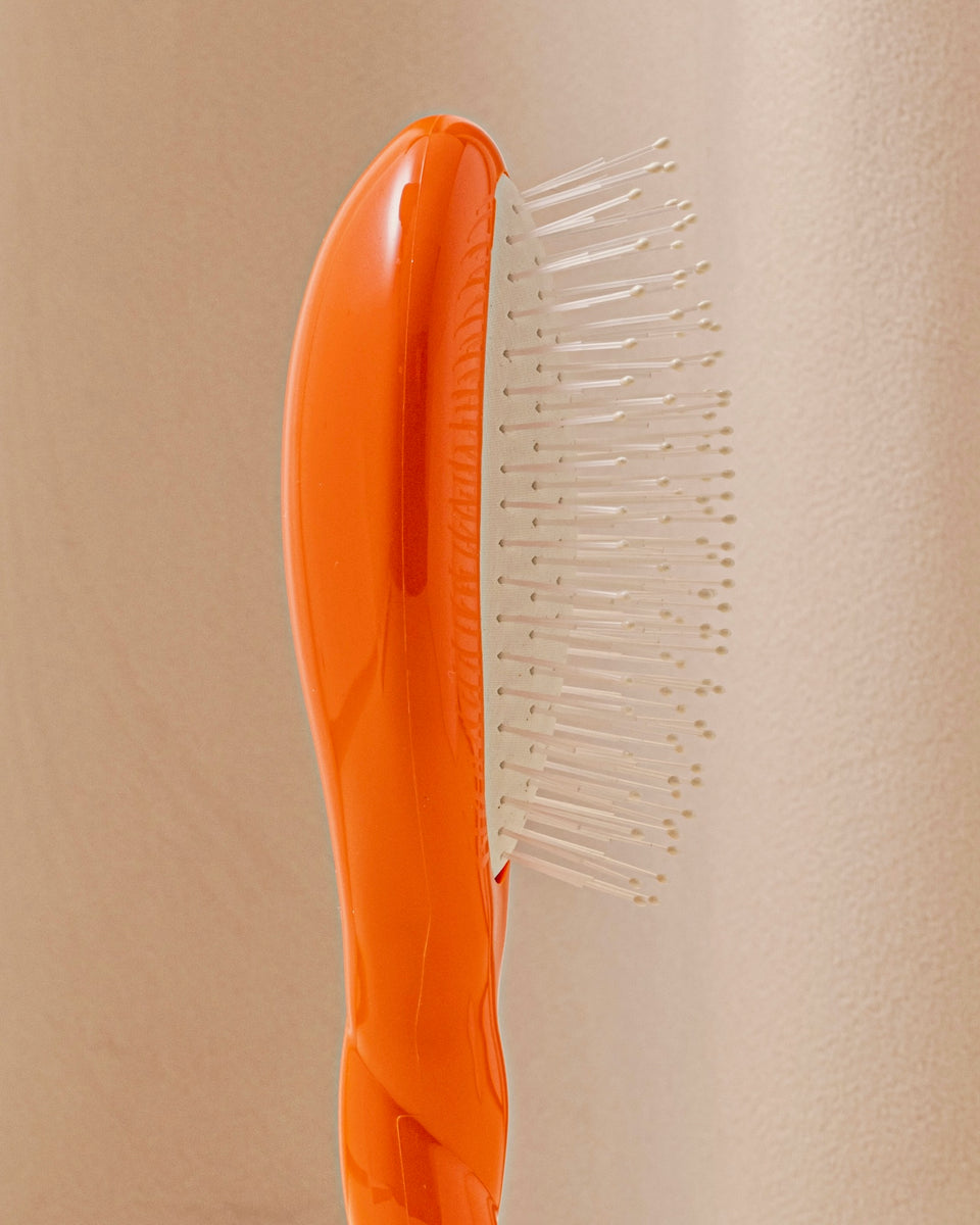 Limited Edition N.04 The Small Detangling & Massaging Brush La Miracle Orange Seventies