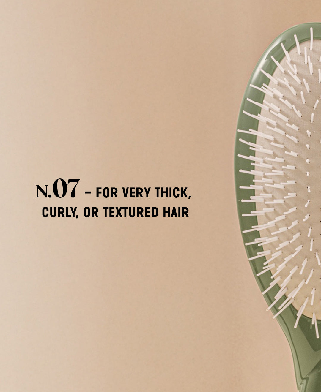 N.07 The Stimulating & Detangling HairBrush The Intense Almond Green