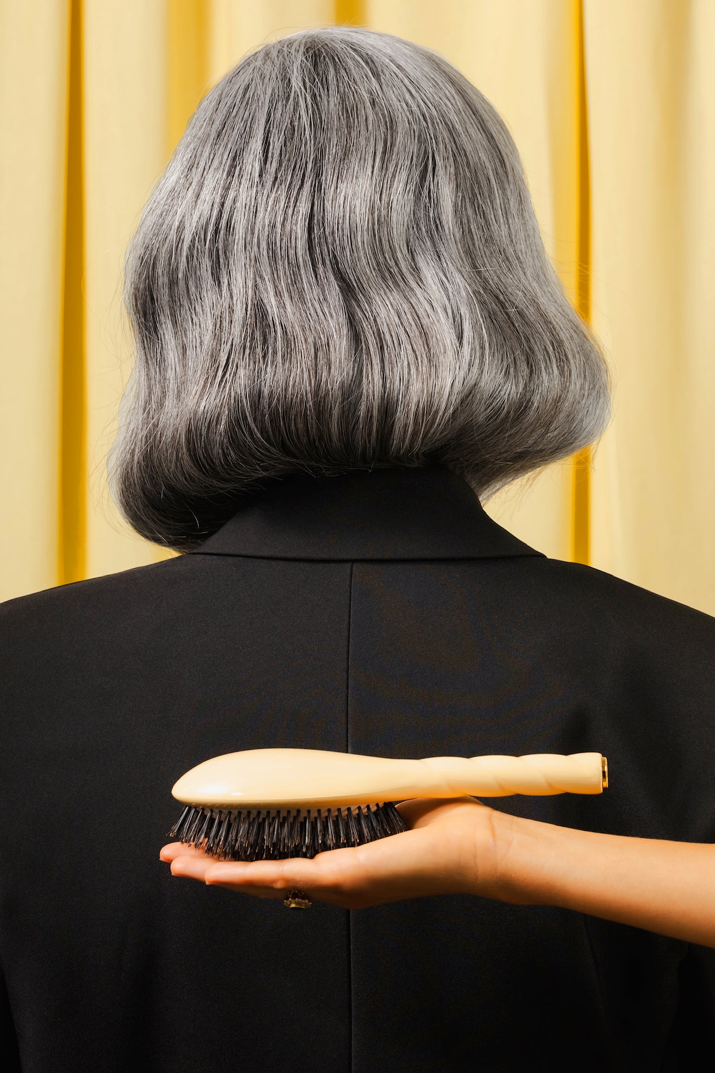 N.01 Die universelle Ivory Cair Glanz- und Pflegebürste