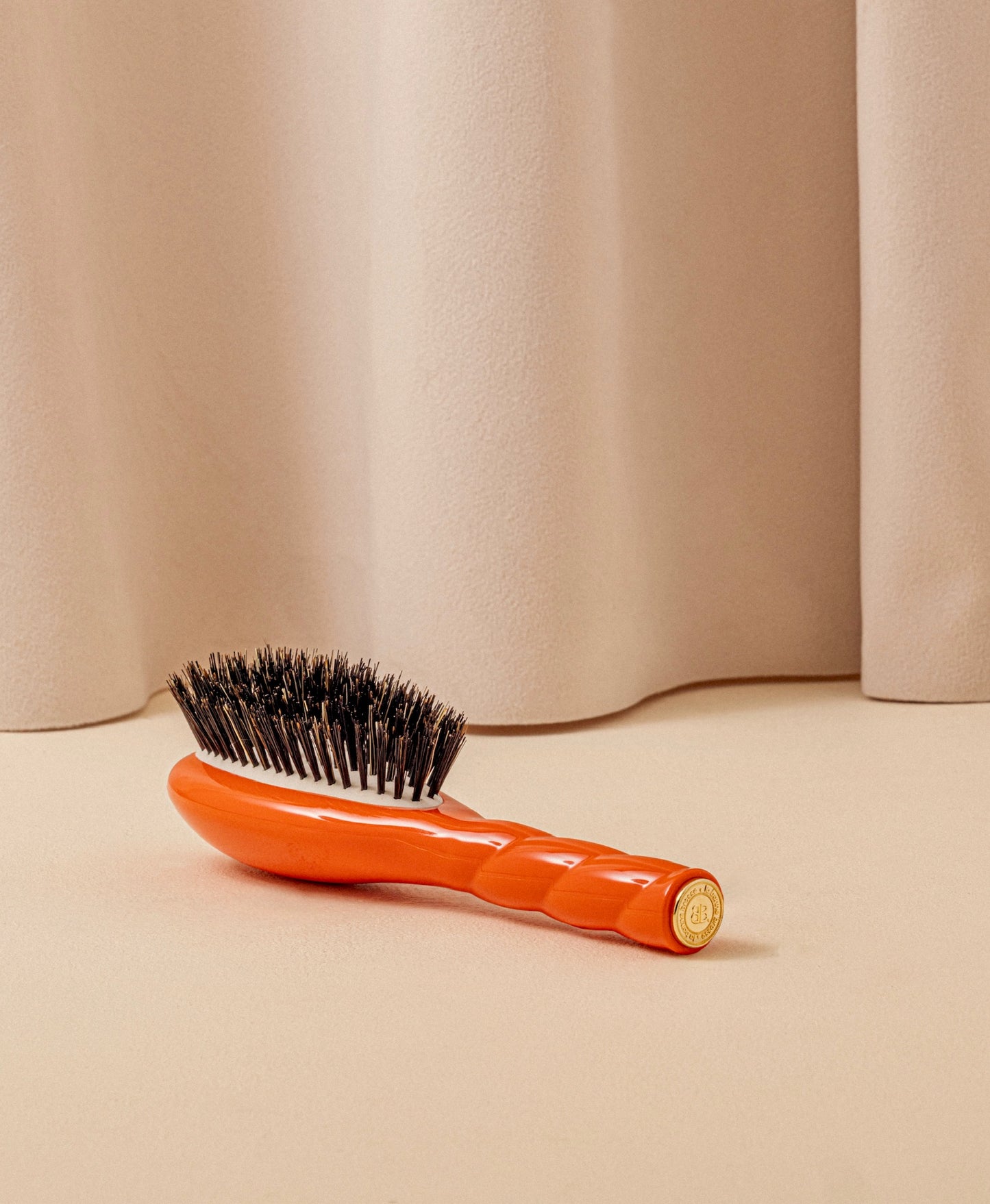Limited Edition N.01 The Small Shine & Care Brush l'Universelle Orange Seventies