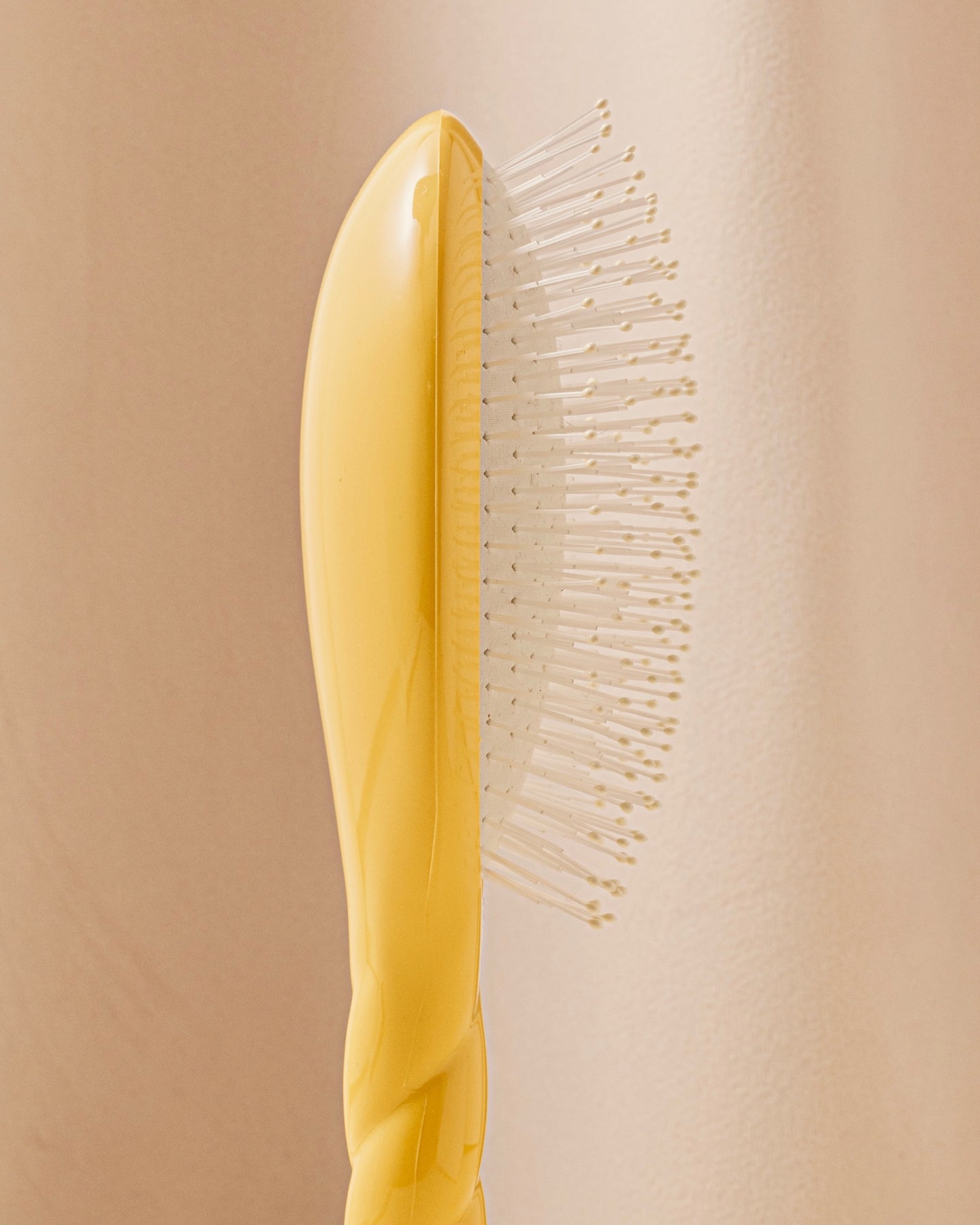 N.04 La Brosse Démêlante & Massante La Miracle Jaune Safran