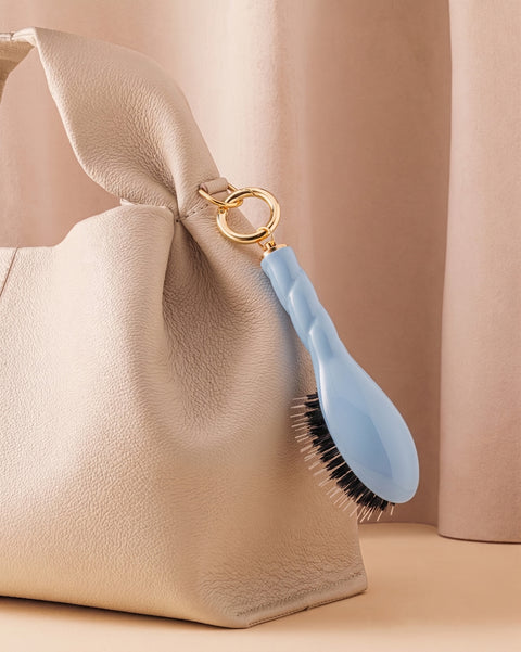 N.02 La Micro Brosse Démêlante & Soin l'Indispensable Bleu Ciel - Image 1