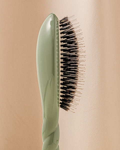 N.02 La Brosse Démêlante & Soin l'Indispensable Vert Amande - Image 3