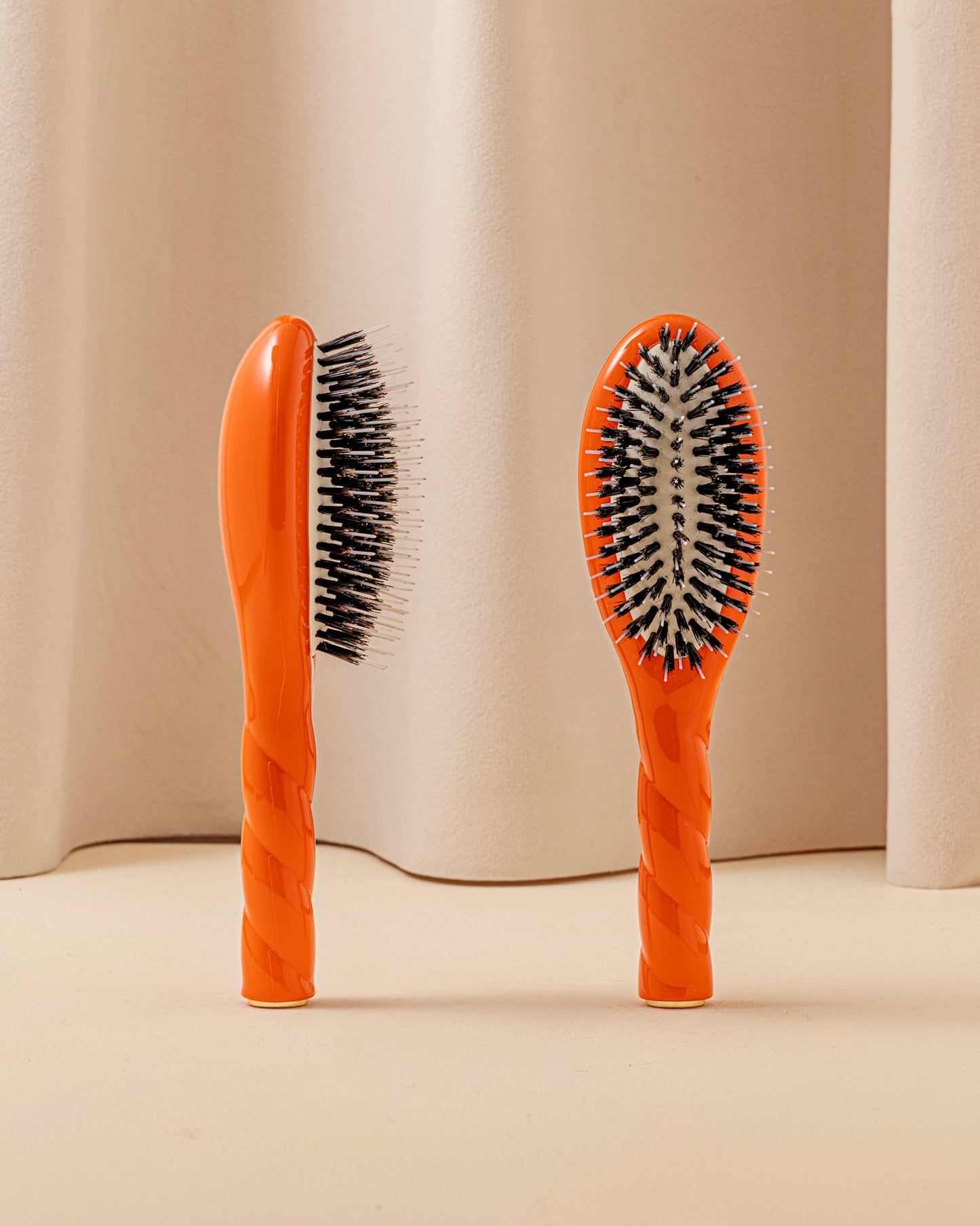 Limited Edition N.02 The Small Detangling Brush & Essential Care Orange Seventies