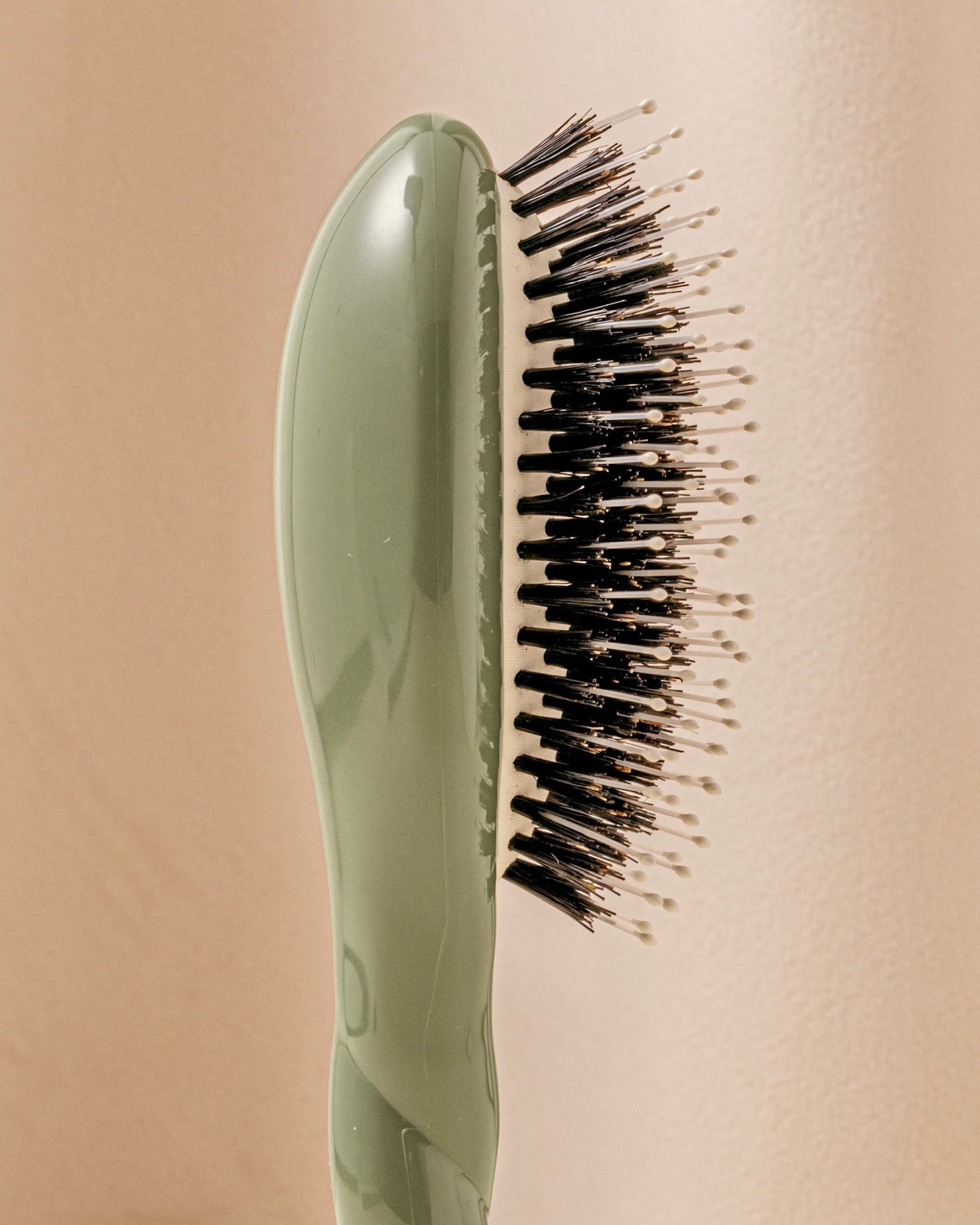 N.03 La Petite Brosse Cuir Chevelu Sensible l'Indispensable Douceur Vert Amande