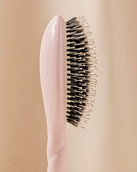 N.03 The Gentle Scalp Care HairBrush The Essential Softness Pink - Image 3
