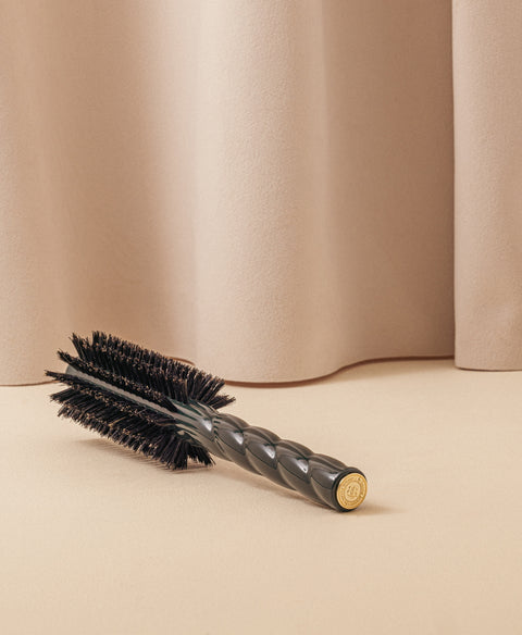 N.05 The Round Blowout HairBrush Volume & Style Emerald Green - Image 2