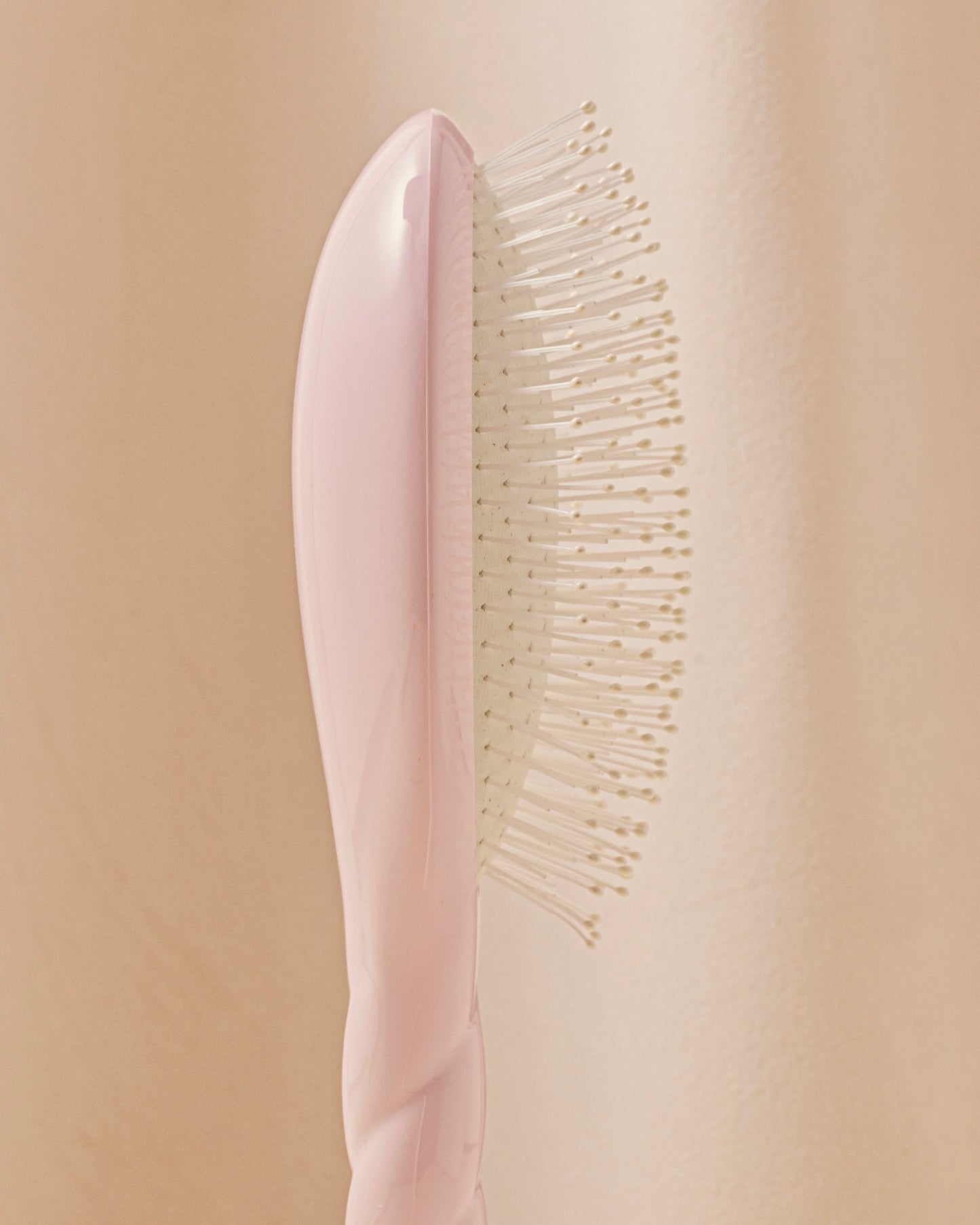 N.04 The Massaging Detangling Hair Brush THE MIRACLE Pink