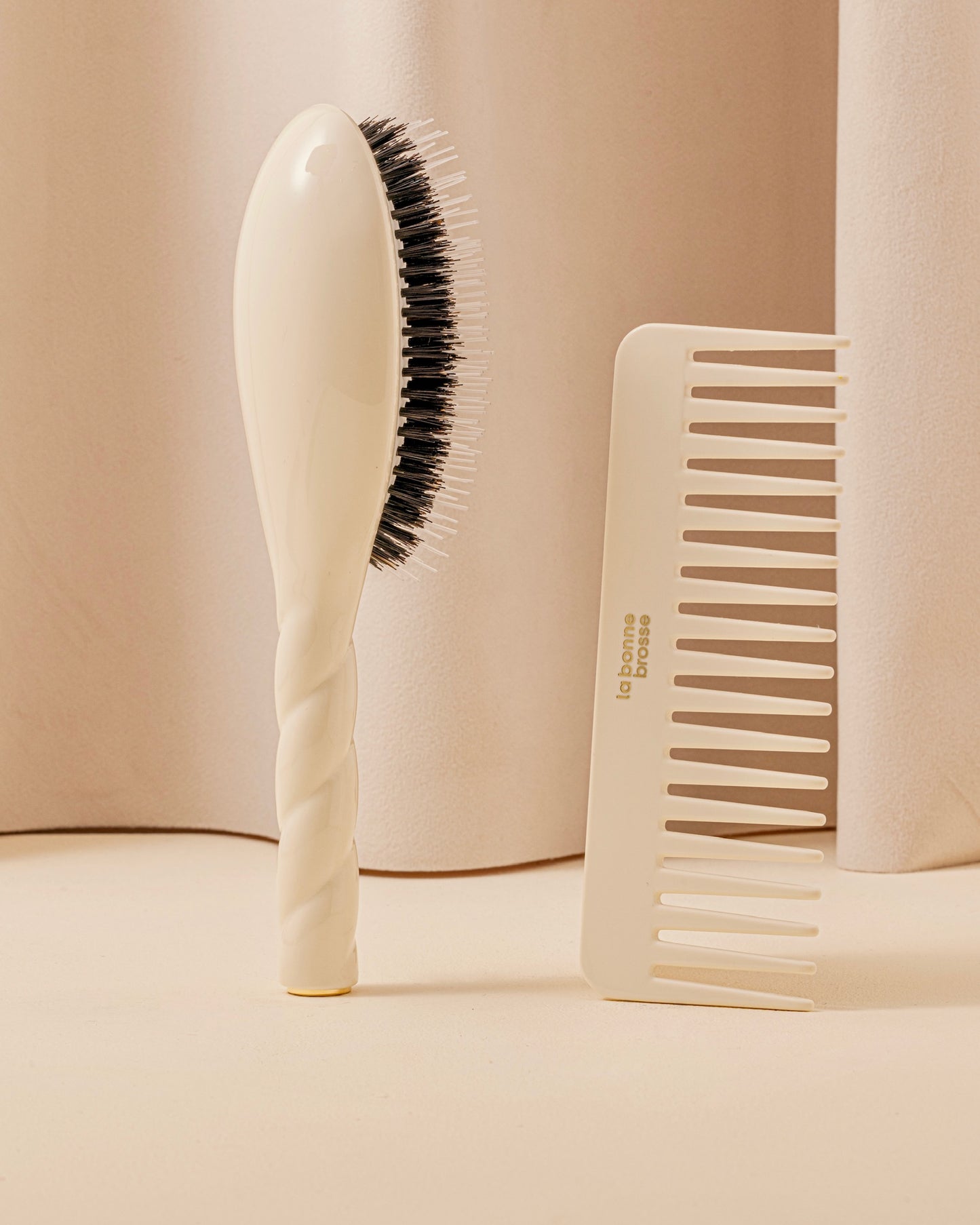 The Large Detangling Comb in Acetate Creamy White