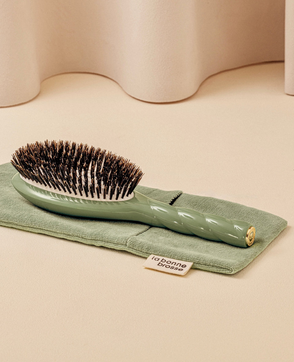 Large HairBrush’ Pouch Almond Green