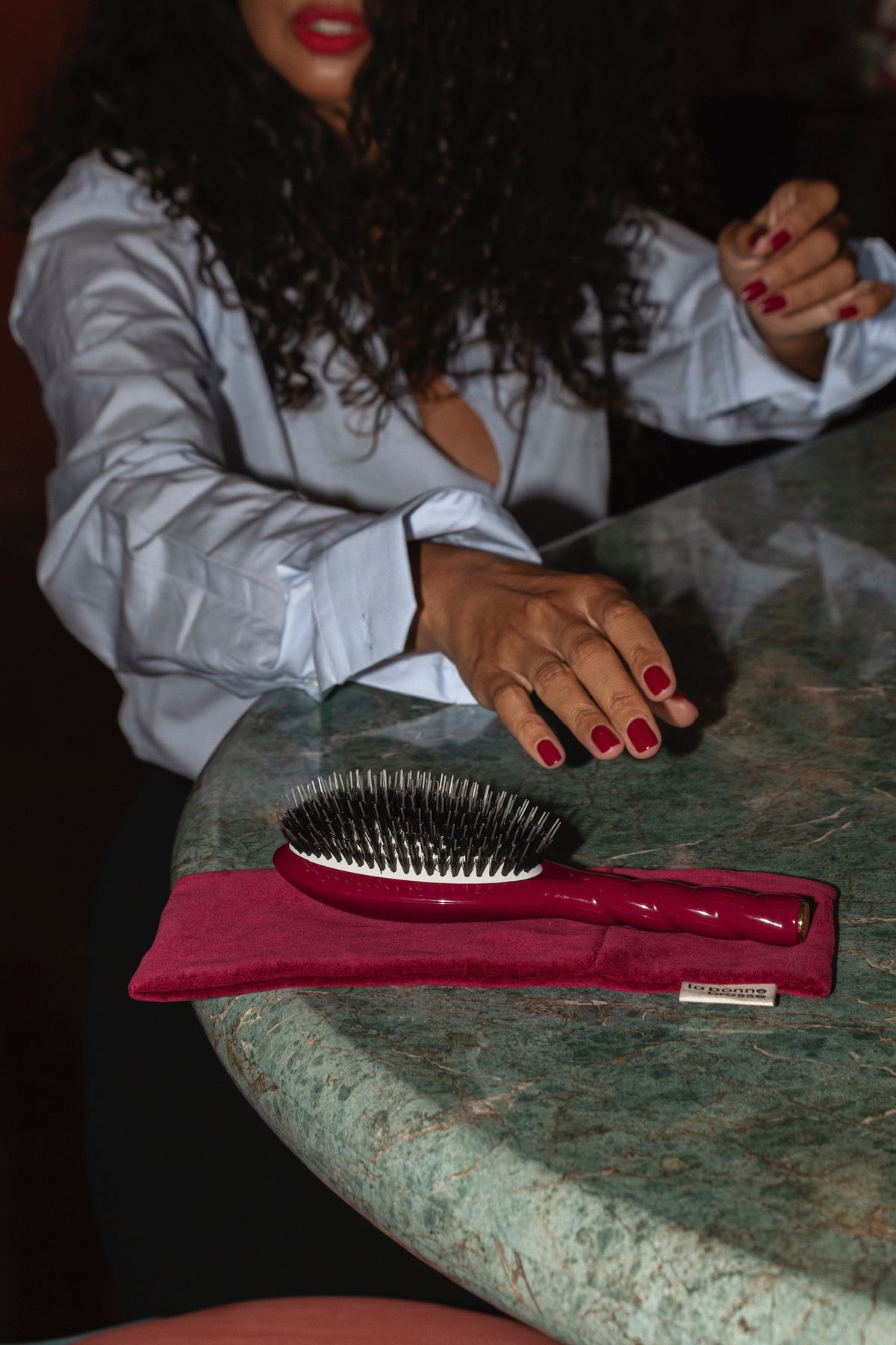 Duo: La Bonne Brosse and its Cherry Red Pouch