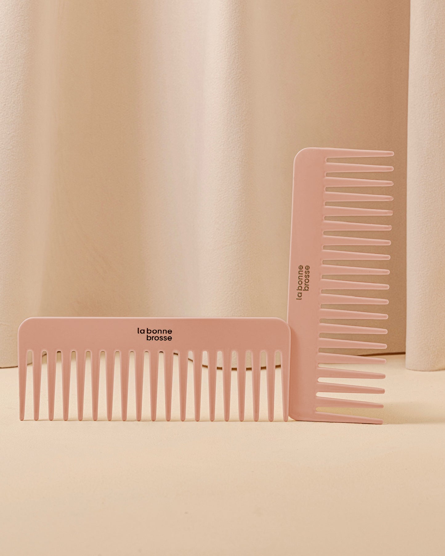 The Large Detangling Comb in Acetate Powder Pink