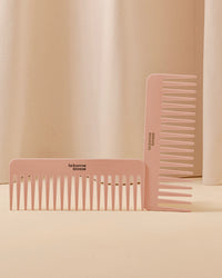 The Wide-Tooth Detangling Comb in Powder Pink Acetate