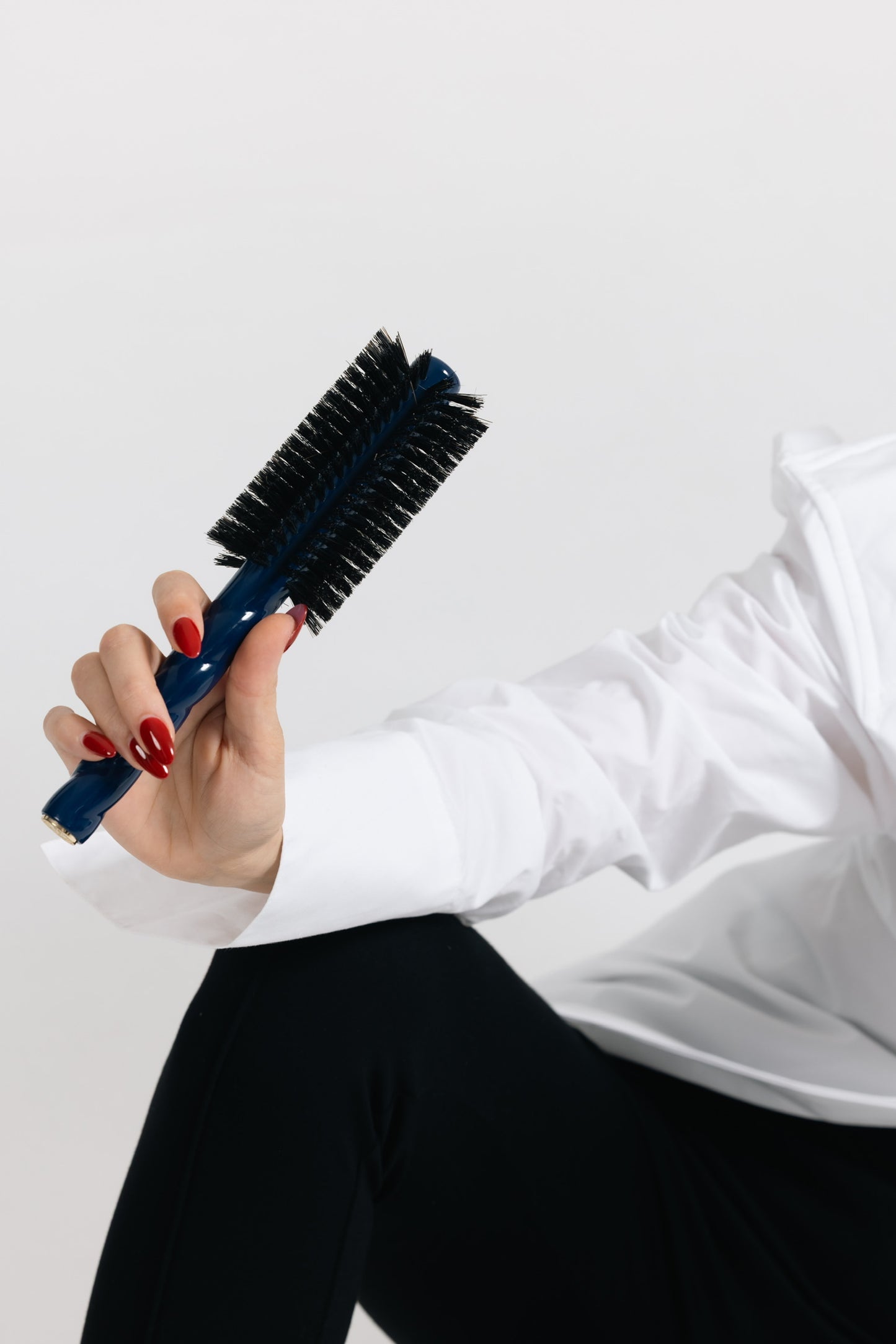 N.08 The Round Brush Length & Movement Blueberry Blue