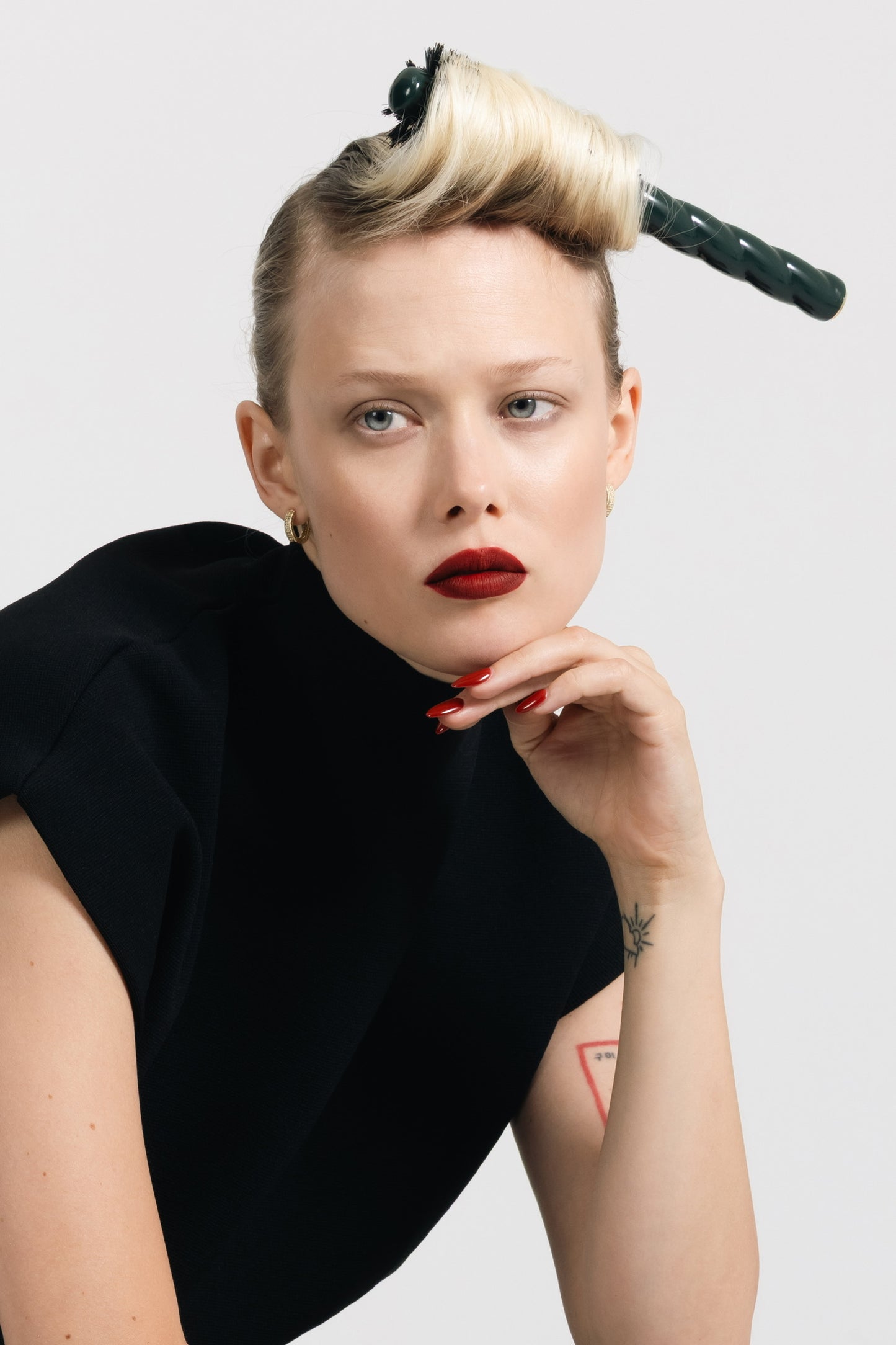 N.08 The Round Brush Length & Movement Emerald Green