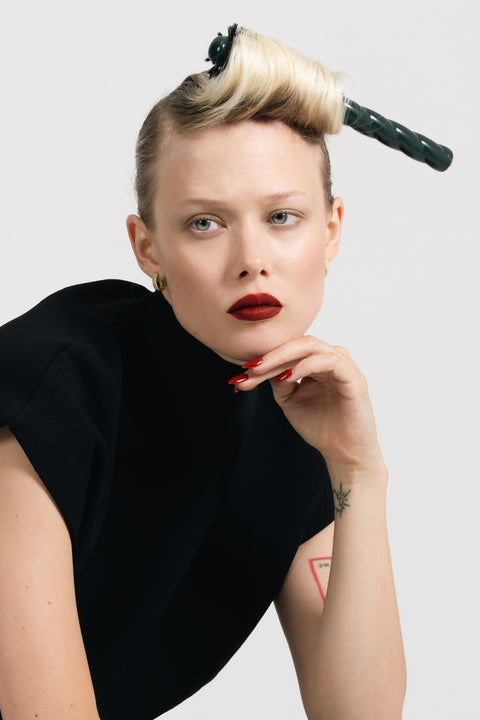N.08 The Round Blowout Brush Length & Movement Emerald Green - Image 2
