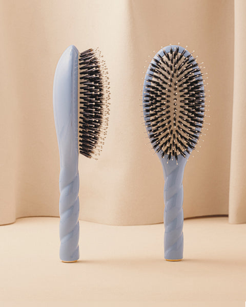 N.03 La Brosse Cuir Chevelu Sensible l'Indispensable Douceur Bleu Ciel - Image 1