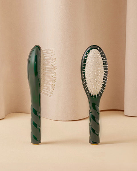 N.04 The Small Massaging Detangling HairBrush The Miracle Emerald Green - Image 1