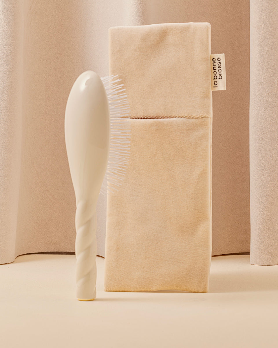 La Pochette "Grande Brosse" Blanc Crème