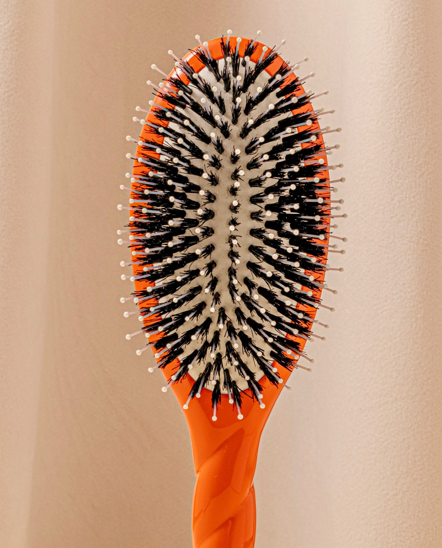 Limited Edition N.03 The Sensitive Scalp Brush the Essential Softness Orange Seventies