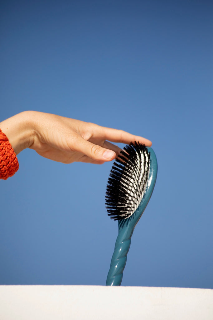 Comment nettoyer sa brosse à cheveux en poils de sanglier