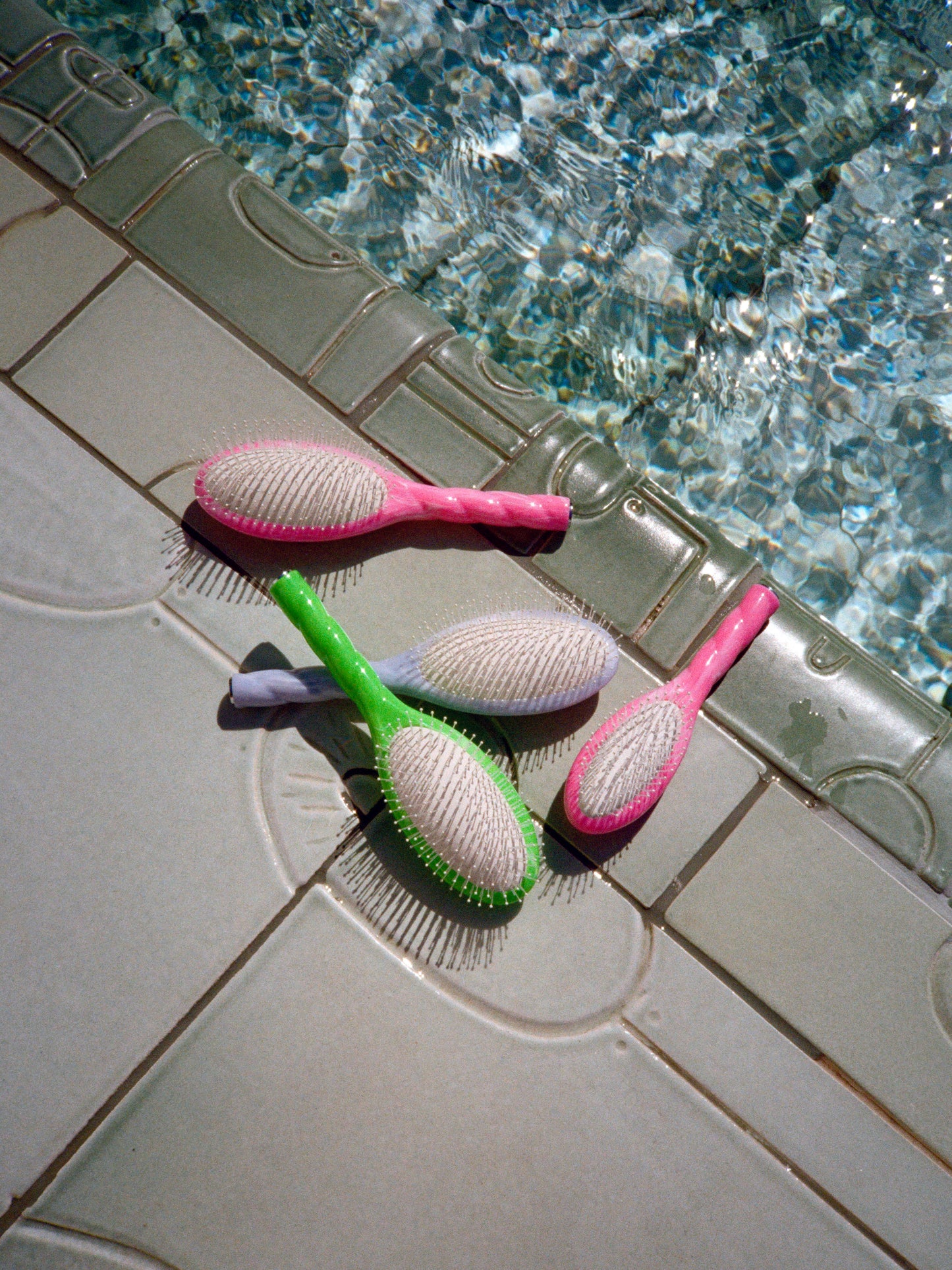 Roseanna x La Bonne Brosse N.04 La Piccola Spazzola Districante e Massaggiante La Miracle Tie & Dye Verde