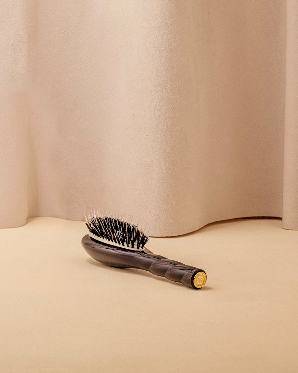 Black Edition N.02 El Pequeño Cepillo Desenredante y de Cuidado El Indispensable